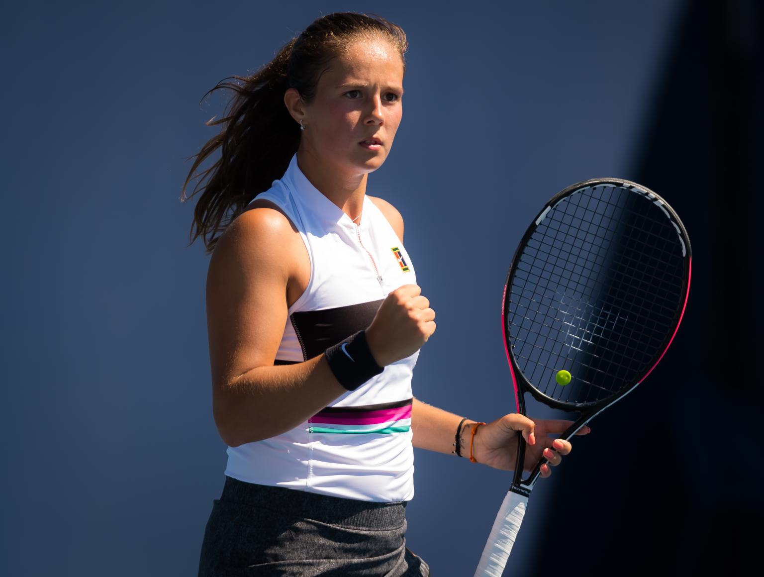 她不仅顺利 她不仅顺利